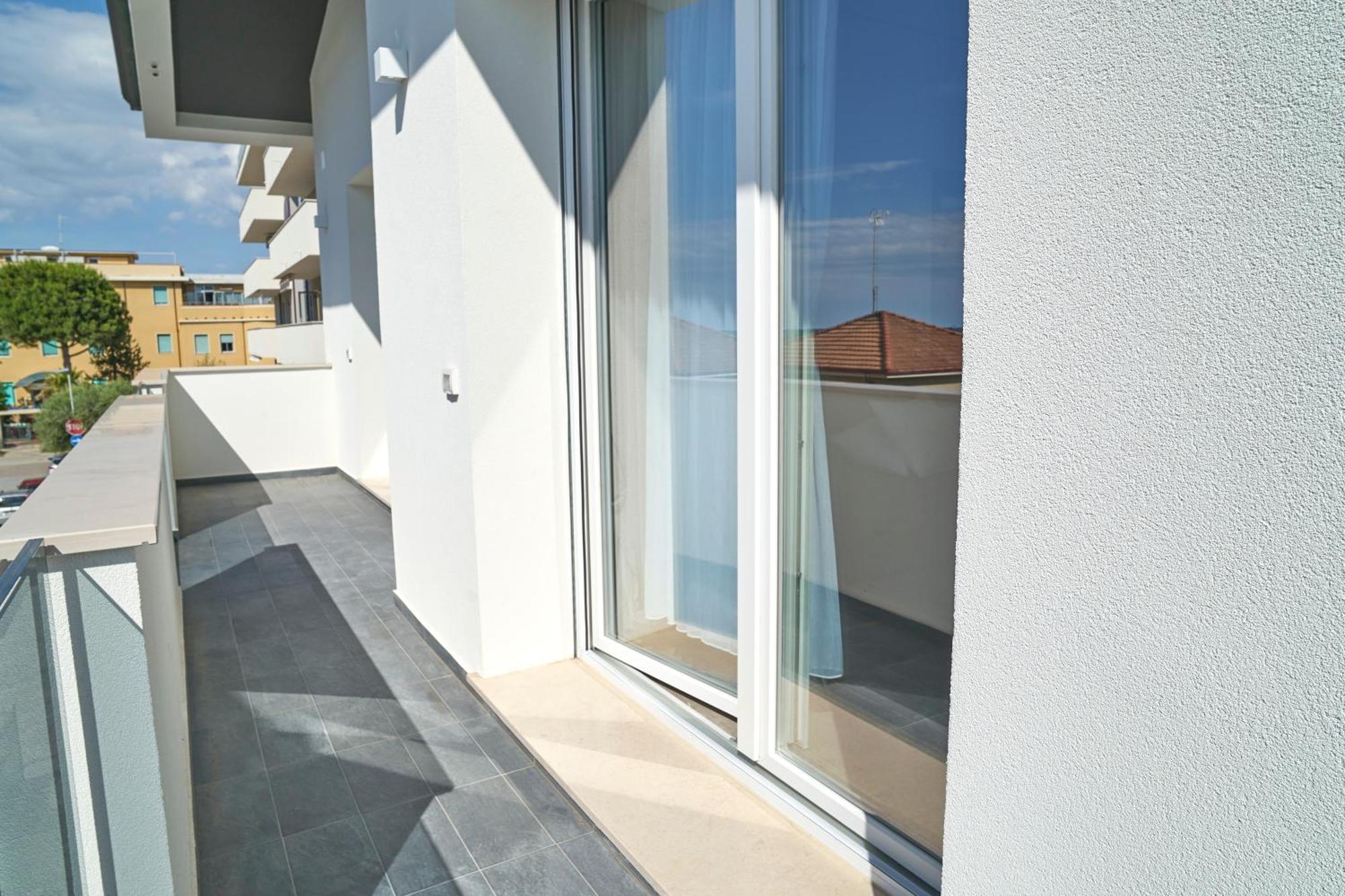 Villa Borghesi Suites Fronte Mare Rimini Exterior foto
